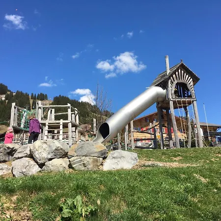 Carve - Eiger, Moench And Jungfrau شقة